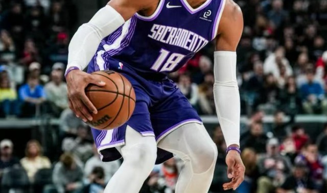 开云APP-时隔7年梦回巅峰，威少26+6+6记三分，国王轻取奇才豪取四连胜