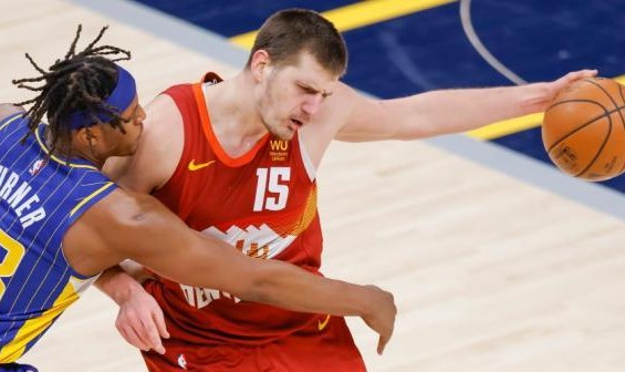 开云中国-揭秘约基奇再进化！总在赛后加练 领袖气质更强了